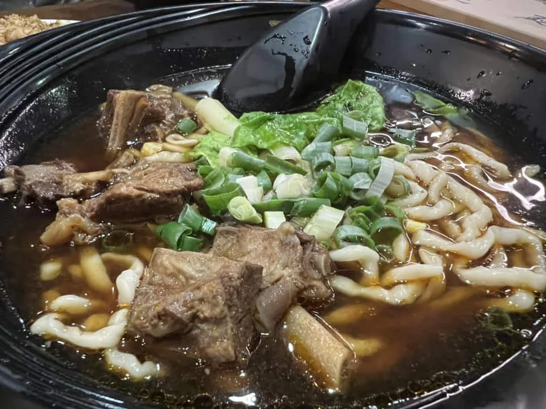六里屯麵食專家 - 羊骨麵
