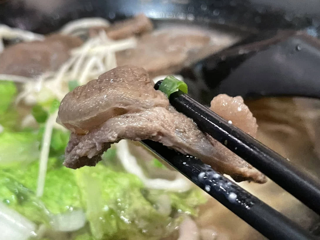 六里屯麵食專家 - 牛肉麵